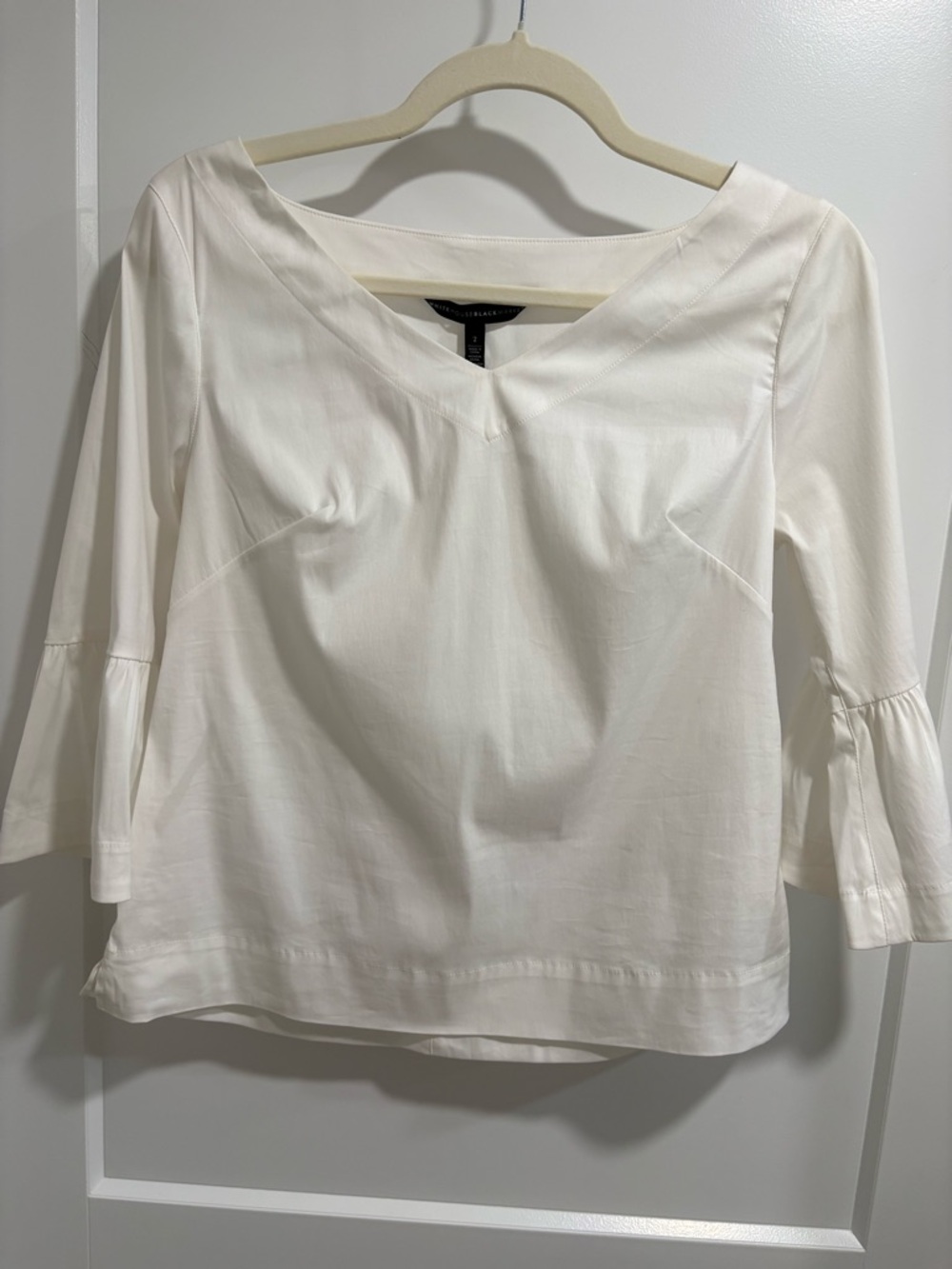 White House Black Market White V-Neck 3/4 Sleeve Blouse